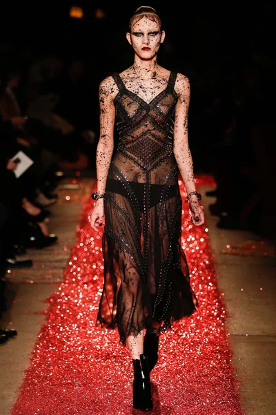 Look 9